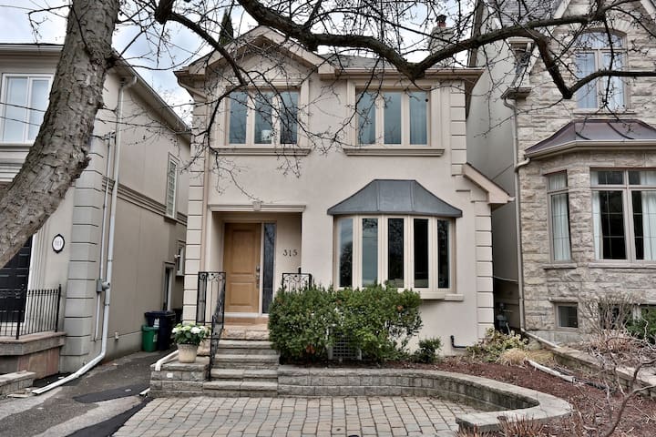 Luxury Home near Yonge and Eglinton