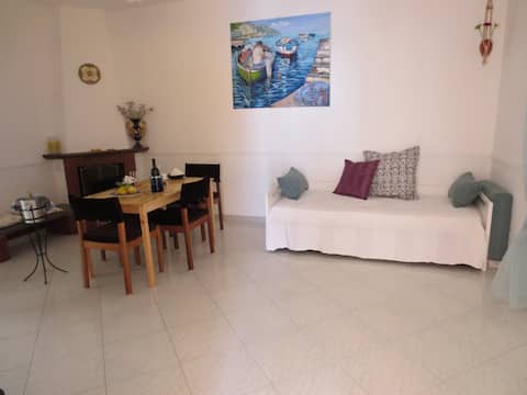 Annuncio Airbnb popolare: AMALFI 'SUNSHINE' SEA VIEW APT a Amalfi