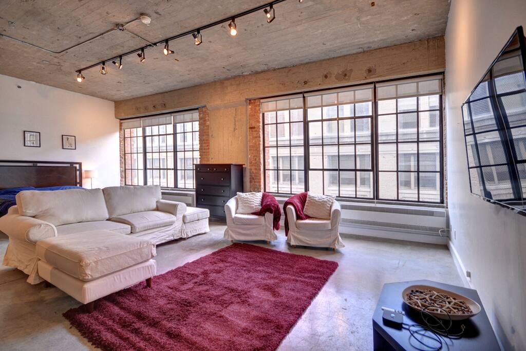 Living room area with 2 love seats and TV!