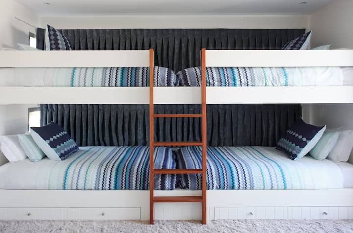 Cozy and Functional Bunk Room for Families