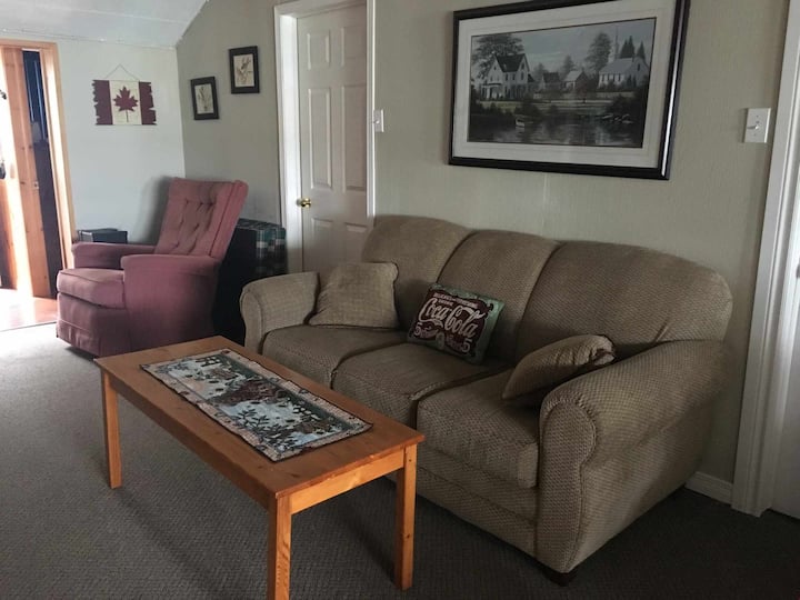 Pohodlné miesto na oddych pred televízorom.