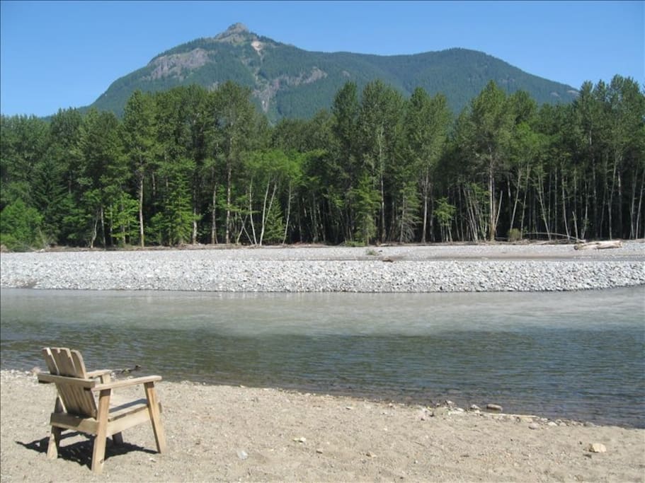 Unplug, River access, Hike - 5 miles to Mt. Rainer ...