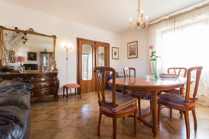 غرفة الطعام في البيت الرئيسي