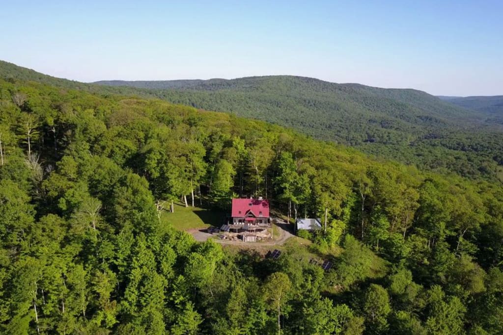 Cranberry Mountain Lodge Houses for Rent in Hillsboro, West Virginia