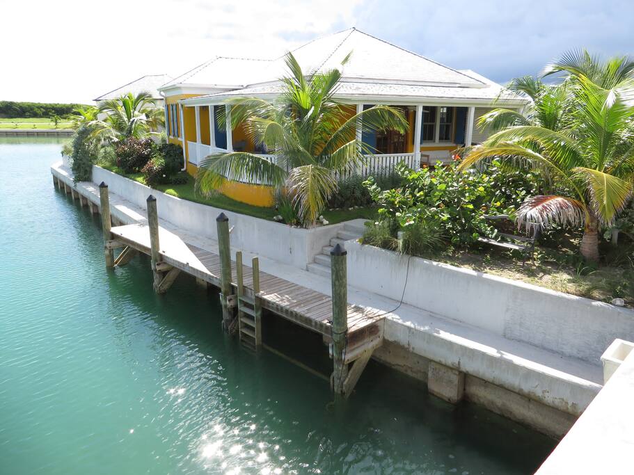 The dock at Ever Sunward, Boats to 40ft.