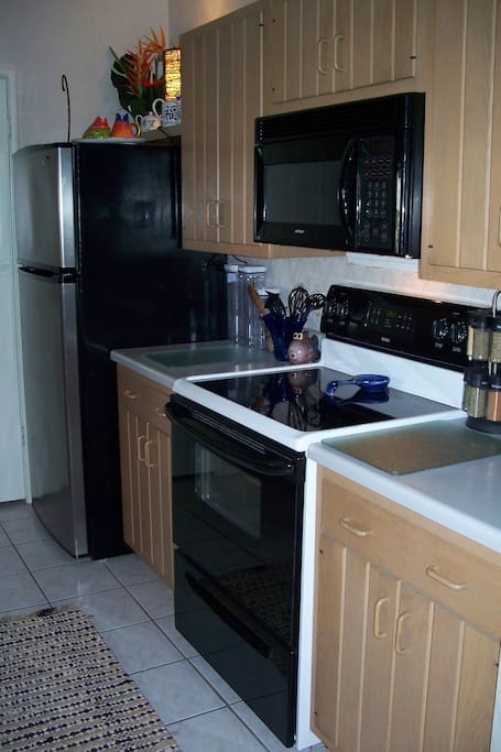 Fullsize Kitchen & Laundry with all amenities