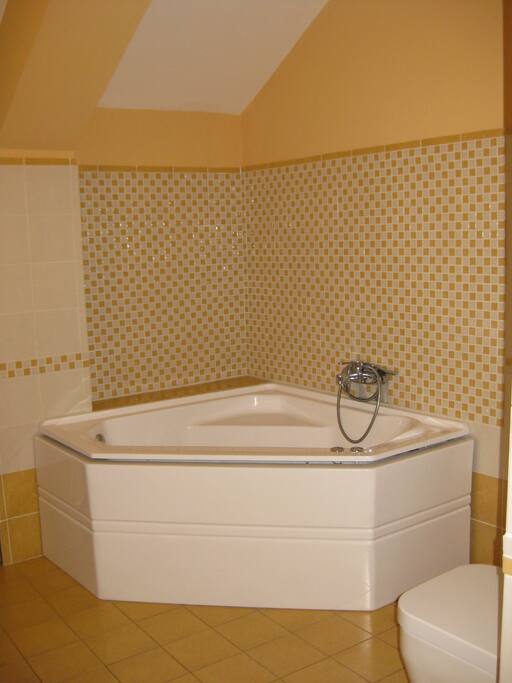 Bagno con vasca idromassaggio