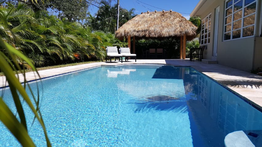 Walk to Beach & Dining ~ East of US1 !