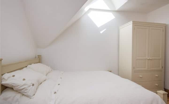 Dhoma e gjumit dy - dyshe.