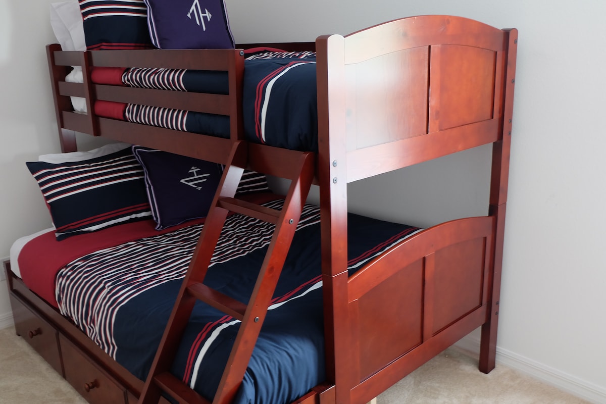 Შეარჩიეთ ორადგილიანი, ხოლო ქვედა ნაწილი - ორადგილიანი