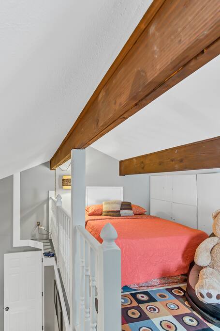 Loft w Queen Aerobed