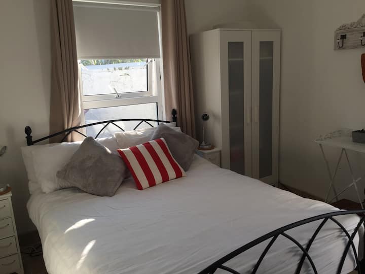 حمام داخلي بغرفة نوم