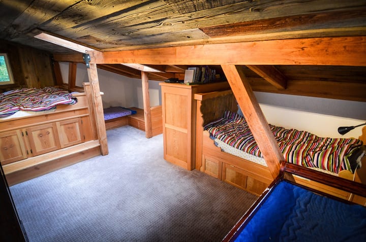 Bedroom with double bed and single.