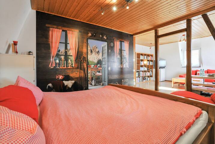 Gudruns Almzimmer in Autobahnnähe