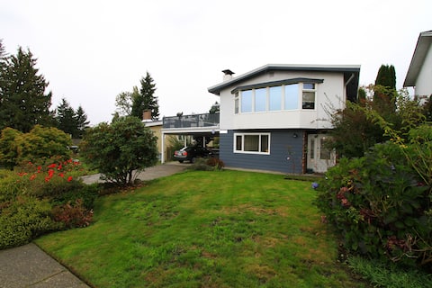 Small den, very airy and bright.