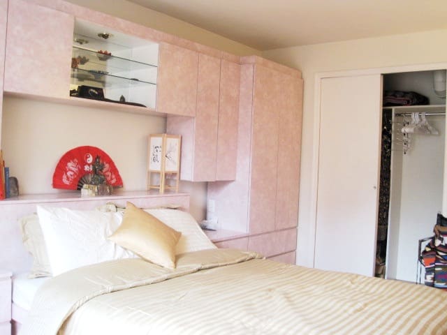 *SoHo: Clean, Safe, Private, Peaceful Bedroom (A)*