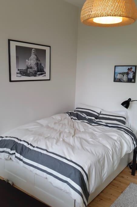 The bright room with its Double bed