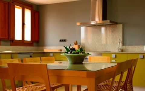Casa Lucia Requena: your house in the village