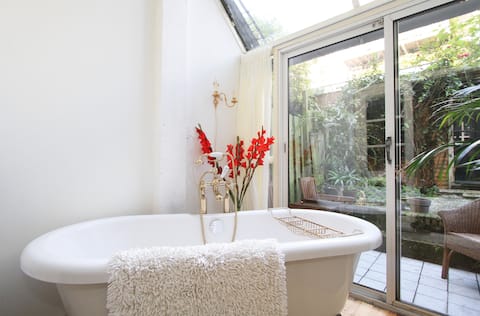 Luxurious spacious suite Jordaan