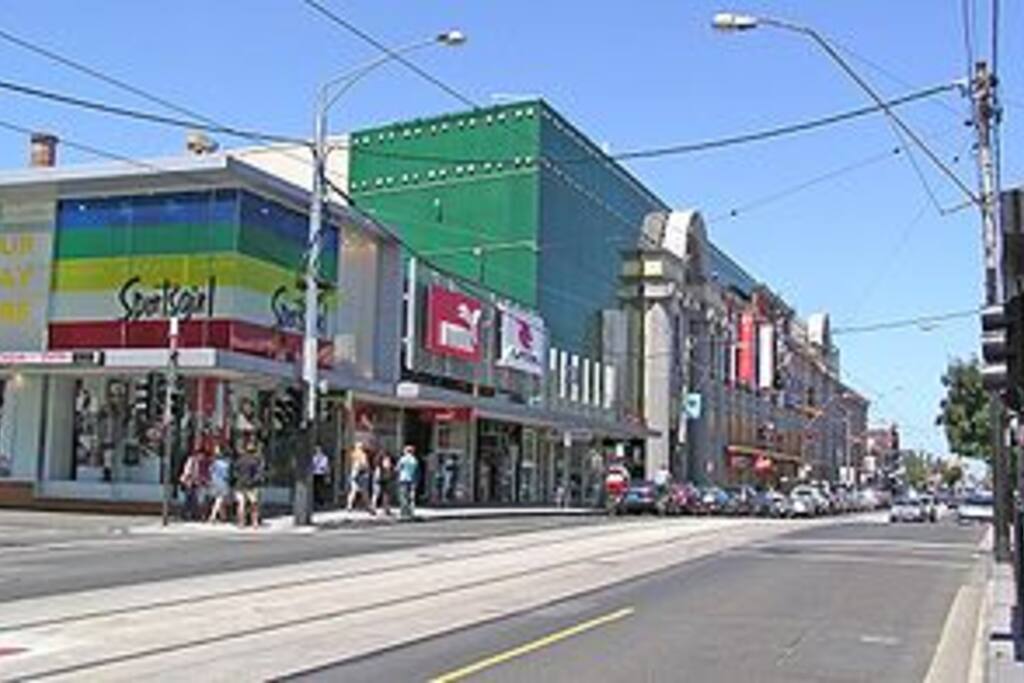 Chapel St