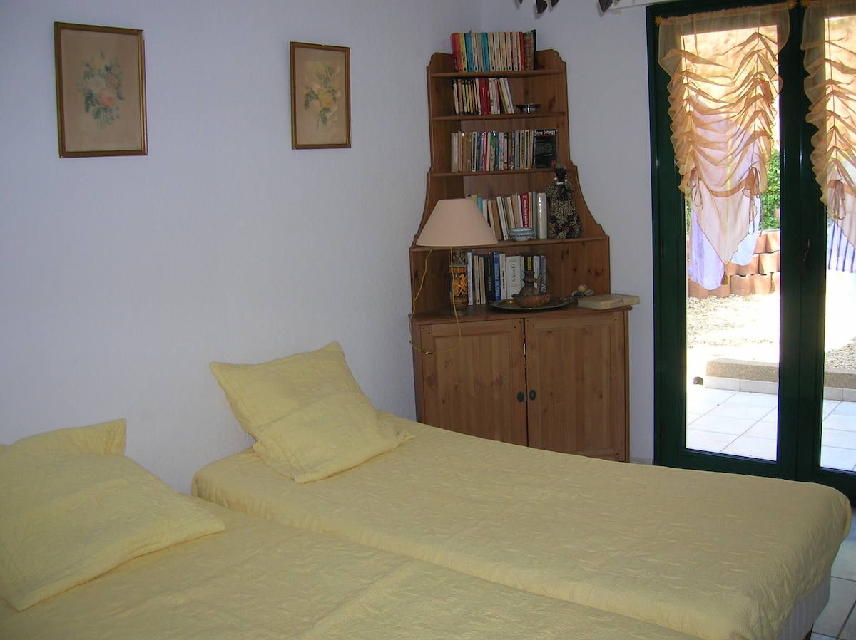 Habitación con 2 camas individuales 