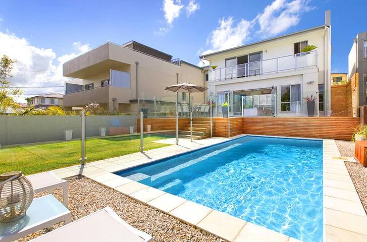 Modern North Curl Curl Beach House