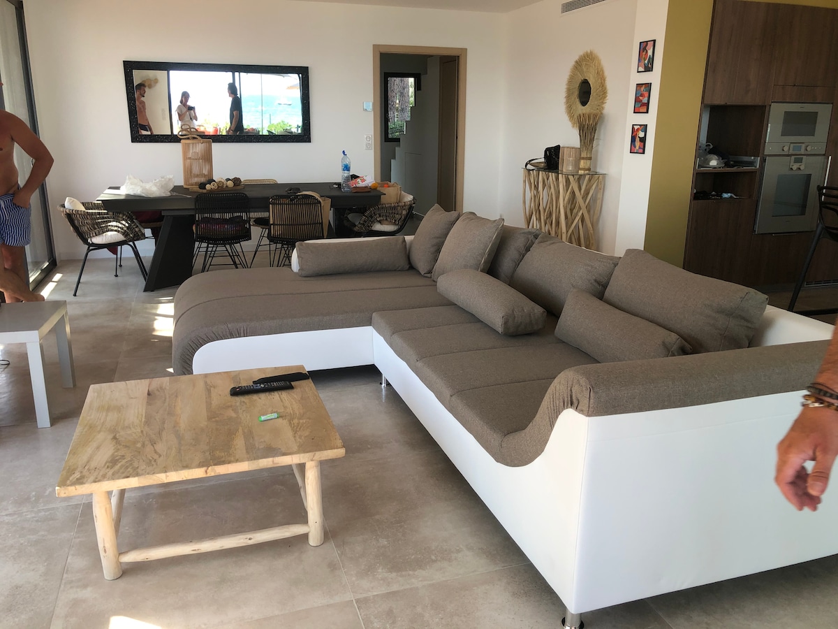 Villa Cactus on Cavalaire Beach, 6 bedrooms, pool - Villas for Rent in  Cavalaire-sur-Mer, Provence-Alpes-Cte d'Azur, France - Airbnb