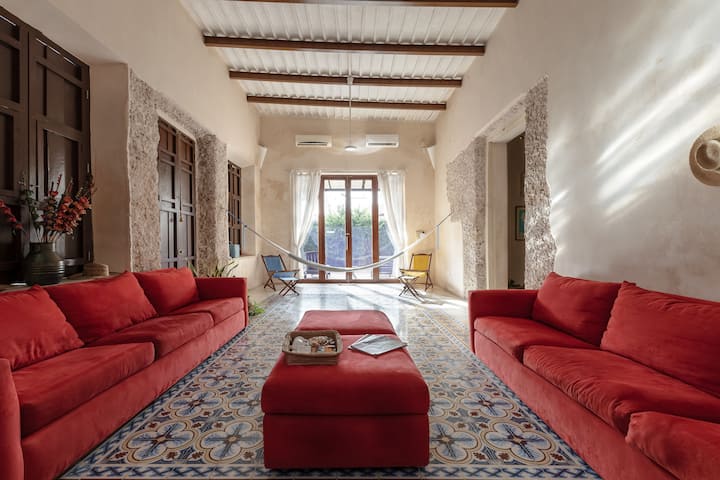 Huge One-floor House W/ Pool & Garage · Casa Roma - Merida