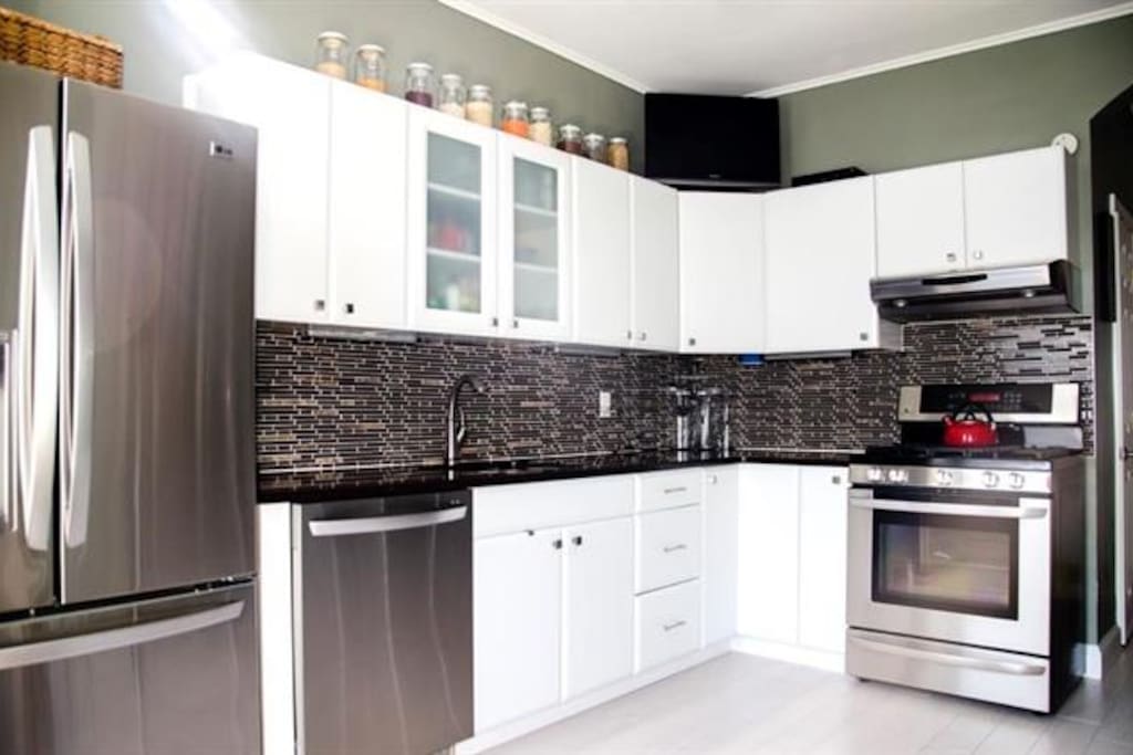 Full Kitchen, Quartz Countertops, Stainless Steel Modern Appliances.