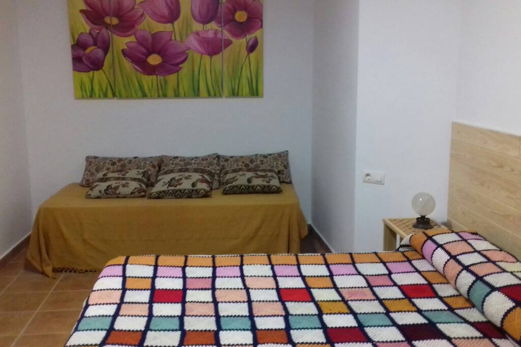Habitación Principal Cama matrimonio y cama individual.
Master room, king size bed and single bed.