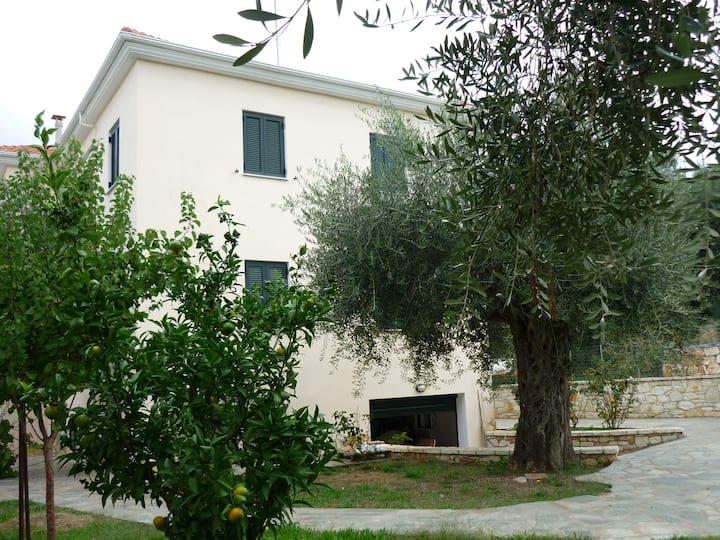 An apartment (65 m2) in a beautiful garden