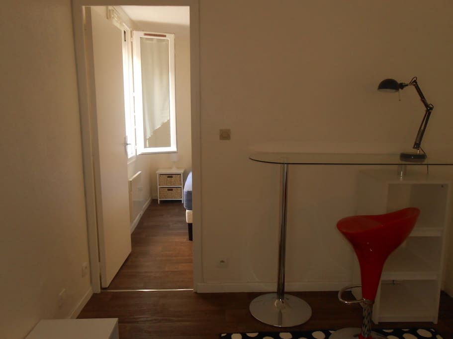 salon et vue sur chambre
