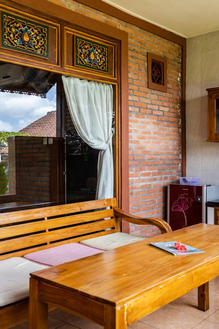 A SPACIOUS AND COMFORTABLE FRONT YARD, WITH A VIEW OF BEAUTIFUL GARDENS AND RICE FIELDS
