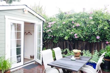 Private backyard cottage 