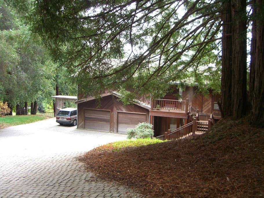 Driveway, guest parking on left