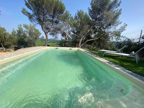 Provencal house in a corner of unspoiled nature