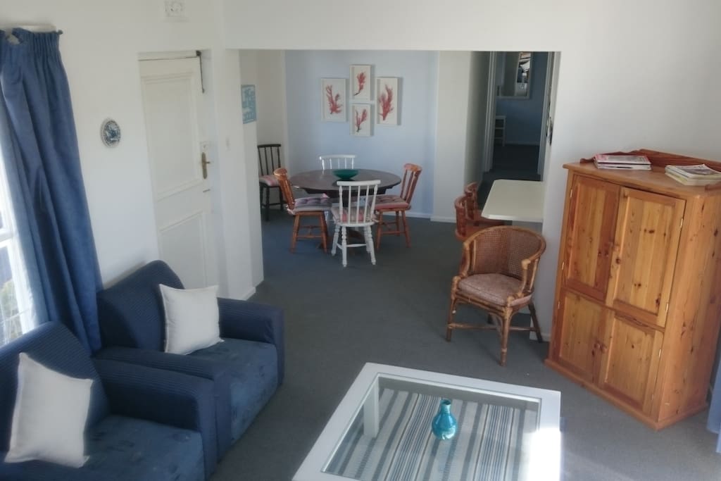Open plan lounge, dining area and kitchen