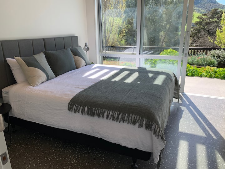 La cama súper king también se puede establecer como dos individuales. Consulta la siguiente foto.