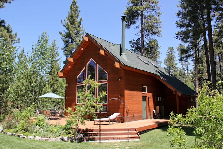 Cabin in South Lake Tahoe · ★4.89 · 3 bedrooms · 8 beds · 2 baths