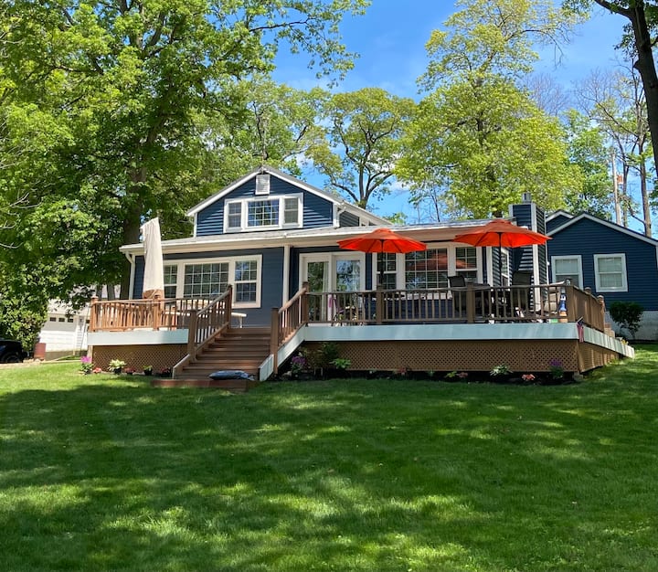 Lakehouse on beautiful Big Long Lake Cottages for Rent in