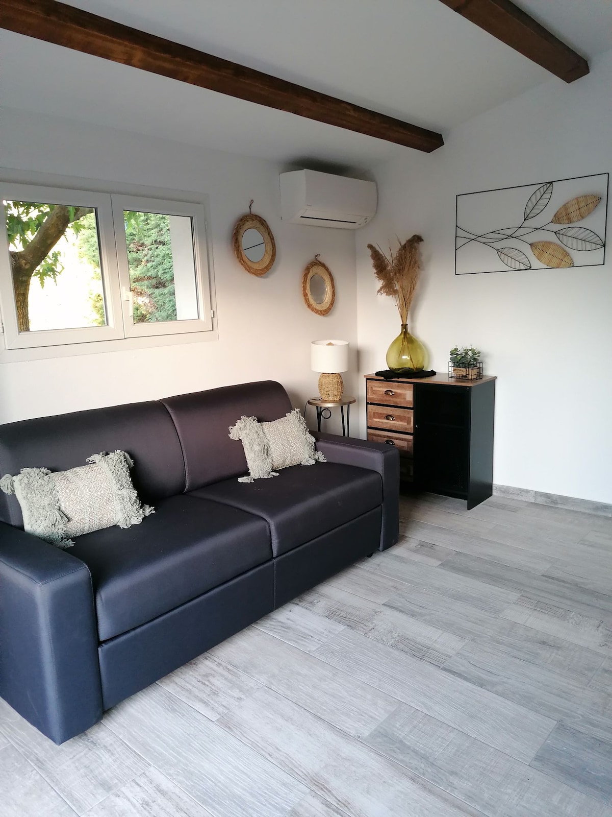 Top performing Airbnb: Studio XV Lovely studio with pool and spa in Martigues