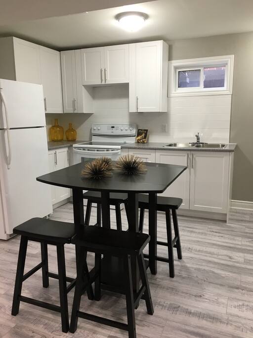 Eat-in kitchen