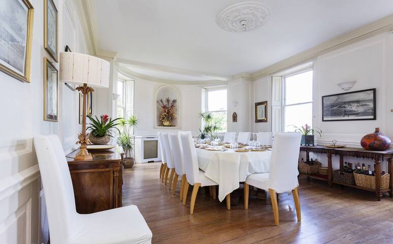 Elegant historic 7 bedroom house Greenwich London gallery image 3