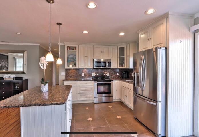 Hillside house with breathtaking view gallery image 5