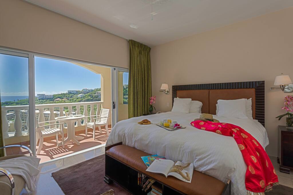 Spacious Kind size bed with Ocean View