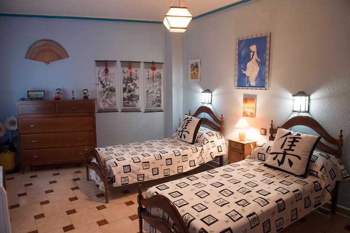 Dormitorio decorado al estilo chino,