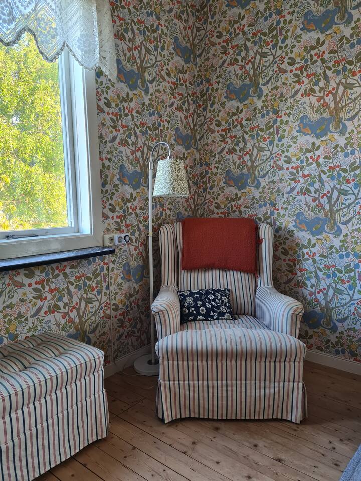 Charmigt Boende I Lugn&ro På Bohus-malmön. - Kungshamn