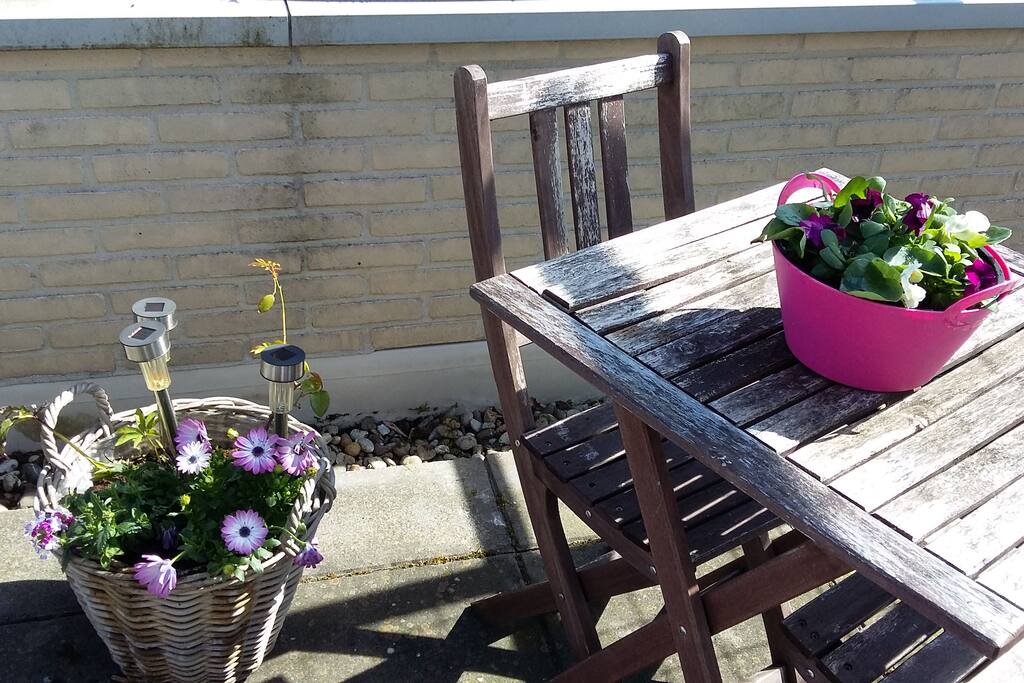 A small table to eat breakfast, lunch or dinner at. BBQ is also available.