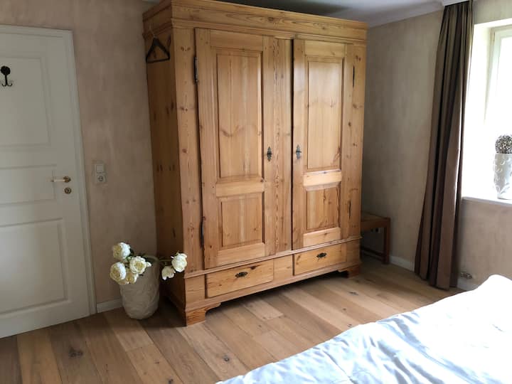 Schlafzimmer 4
