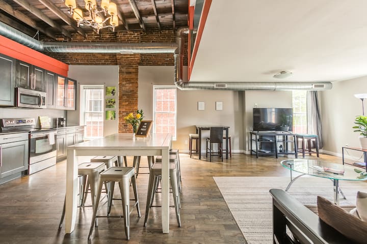 Heart of Olde Towne East Loft gallery image 2